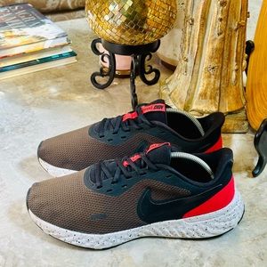 Nike Mens Revolution BQ6714-001 Black Red Running Shoes Lace Up Size 9.5W
